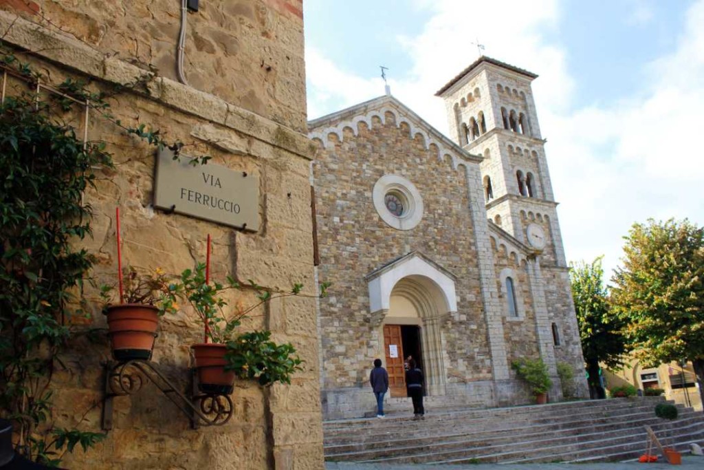 castellina-church-corner